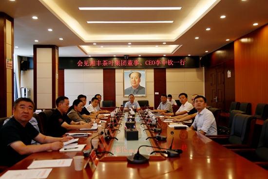 世界杯购买平台网站集团董事CEO李中钦博士拜会武陵源区委书记张龚