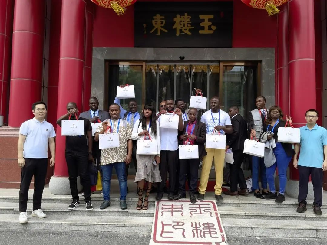 世界杯购买平台网站桑植白茶亮相“第三届中非经贸博览会”